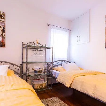And Erede Apartment Split