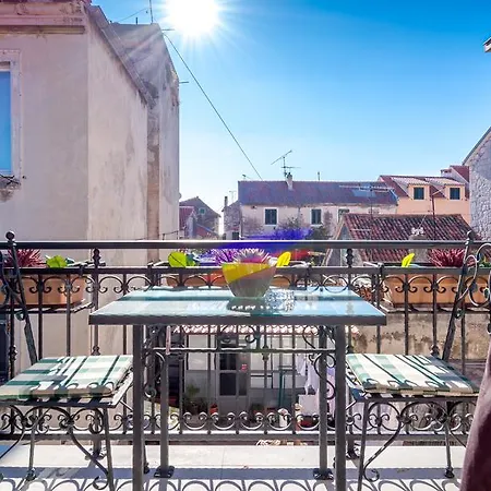 아파트 And Erede *