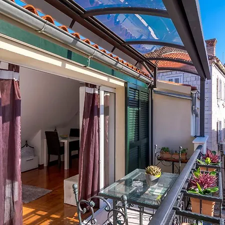 And Erede Apartment Split