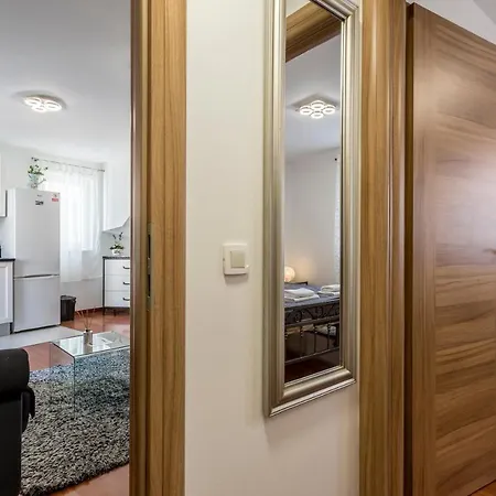 And Erede Apartment Split