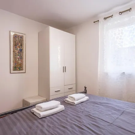 And Erede Apartment Split