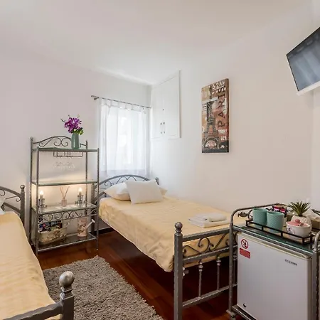 And Erede Apartment Split