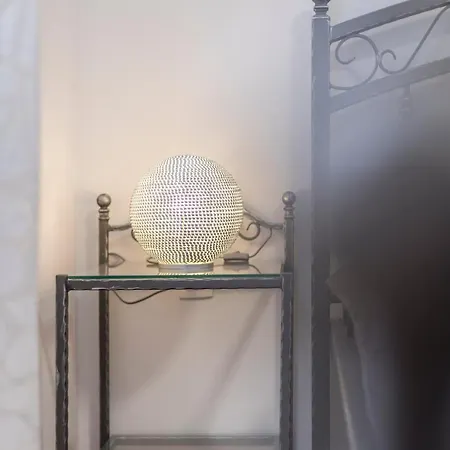 And Erede Apartment Split